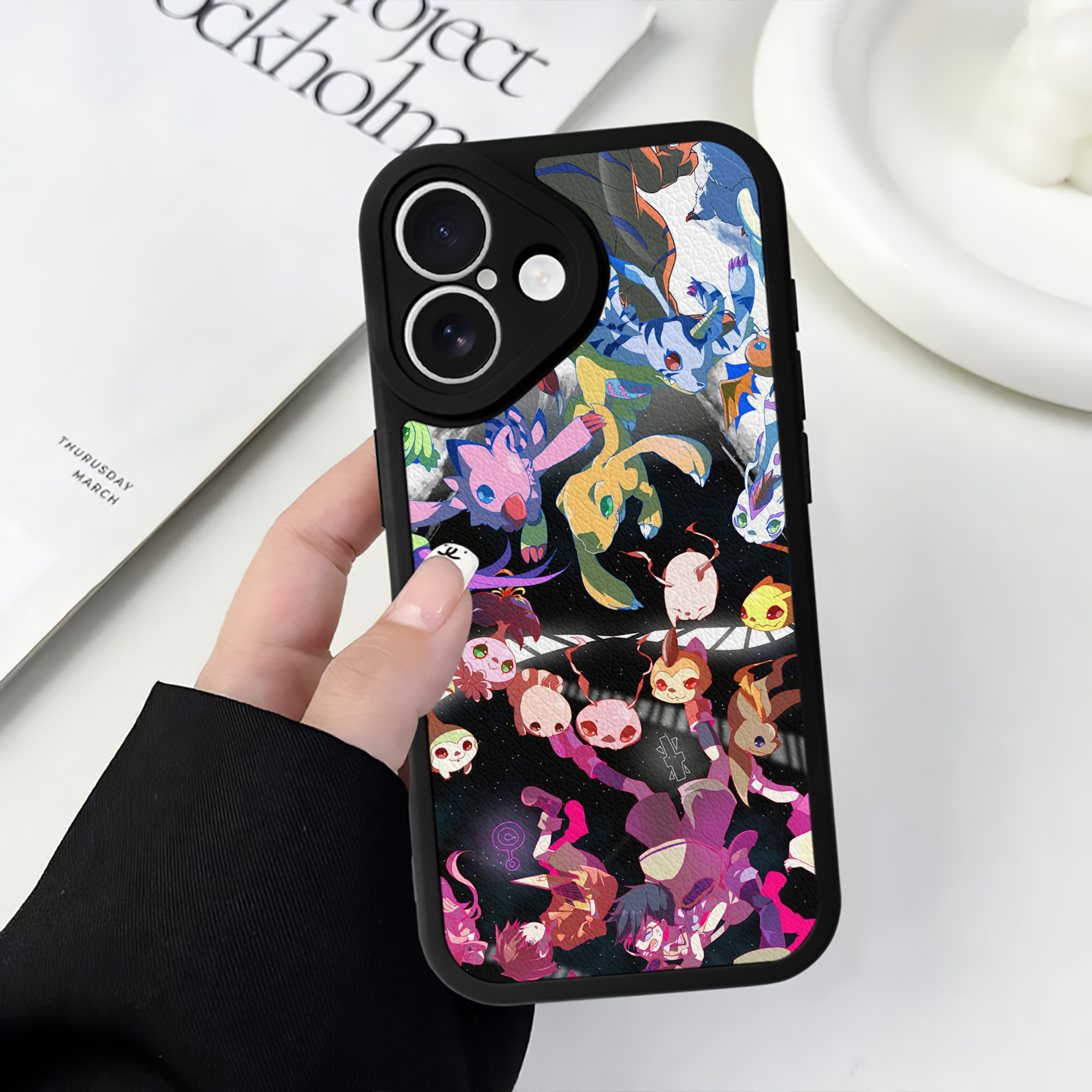 （画像用） Digimon デジタルモンスター/デジモン 【iPhone 16シリーズ対応】シリコンスマホケース（レザー調） 材質：シリコン